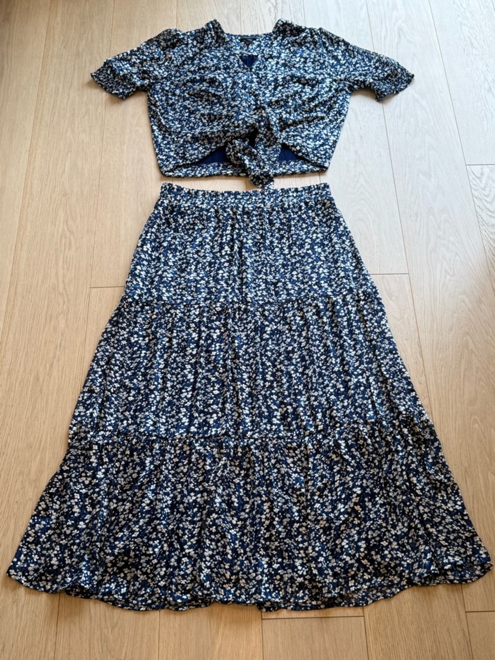 Floral Two Piece Set XL 🌿 Tie Front Top + Flowy Maxi Skirt - Picture 3 of 10